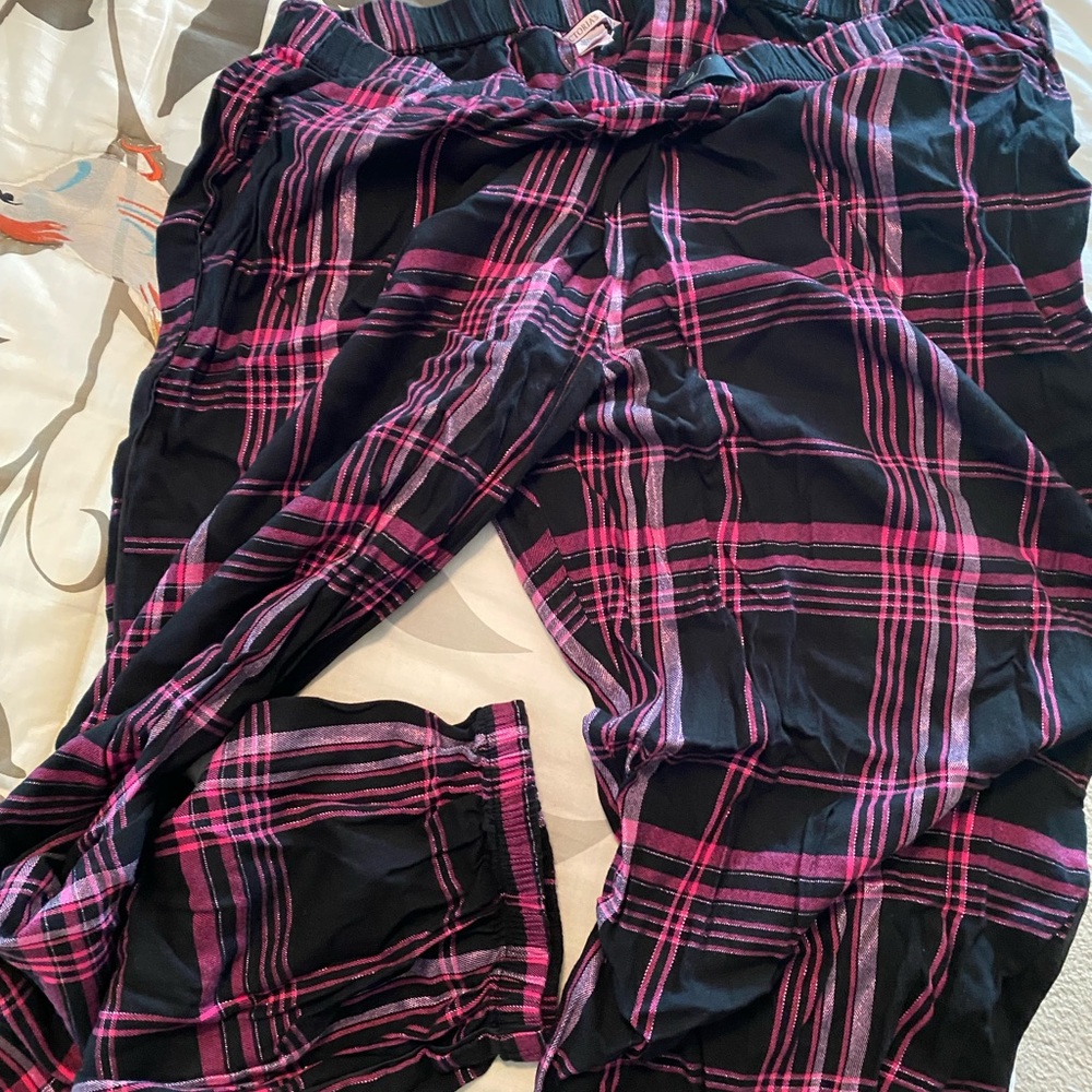 Victoria Secret flannel pj pants- pink and black XL